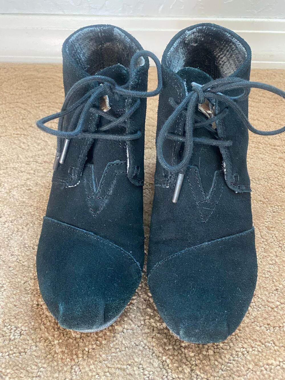 TOMS Desert Wedges Women's Size 6 Ankle Bootie Black Suede Lace-Up
